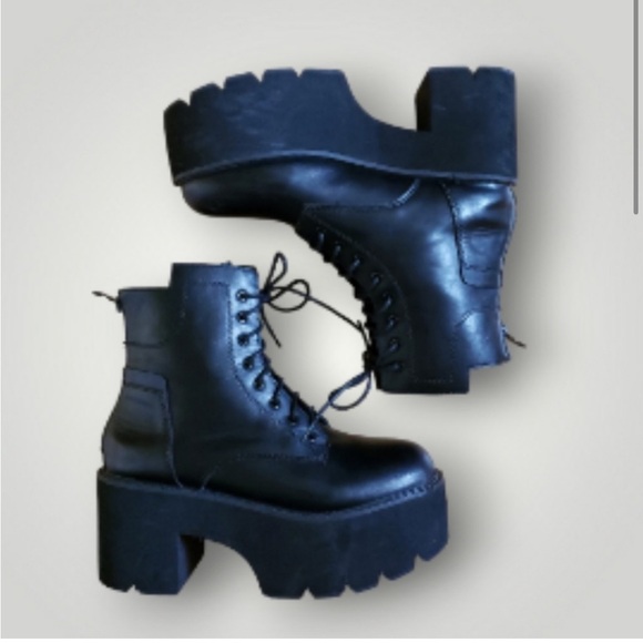 PLATFORM Boots - Picture 2 of 8